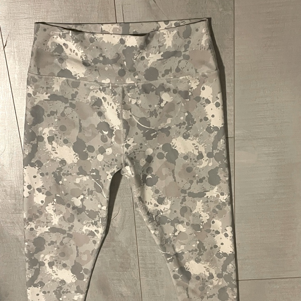 NWOT SAGE White and grey workout leggings